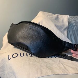Louis Vuitton Monogram Shadow Discovery Bumbag